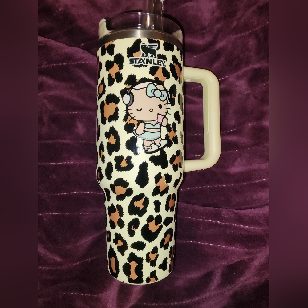💥NEW Stanley Hello Kitty Cream and Black Leopard Tumbler